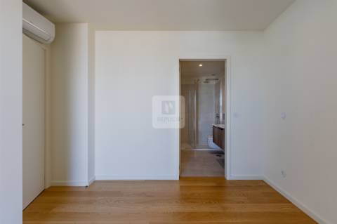 T2 para Arrendar com Varanda em Condomínio com Piscina em Canidelo