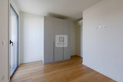 T2 para Arrendar com Varanda em Condomínio com Piscina em Canidelo