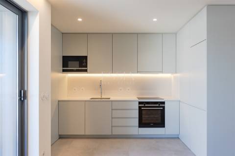 T2 para Arrendar com Varanda em Condomínio com Piscina em Canidelo