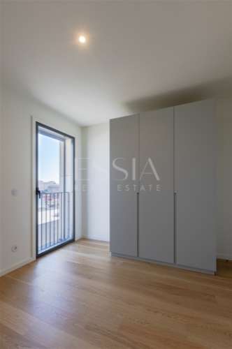 T2 para Arrendar com Varanda em Condomínio com Piscina em Canidelo