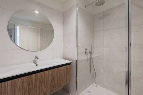 T2 para Arrendar com Varanda em Condomínio com Piscina em Canidelo