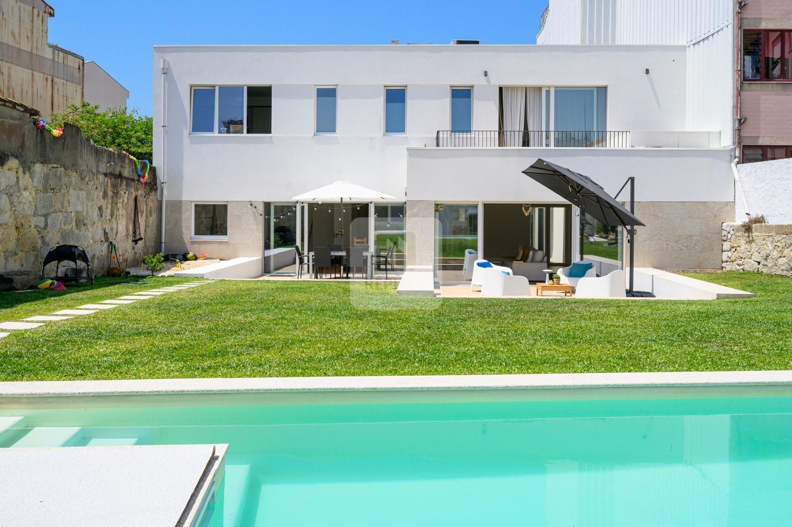 Moradia T4+1 com Jardim e Piscina perto do Parque da Cidade