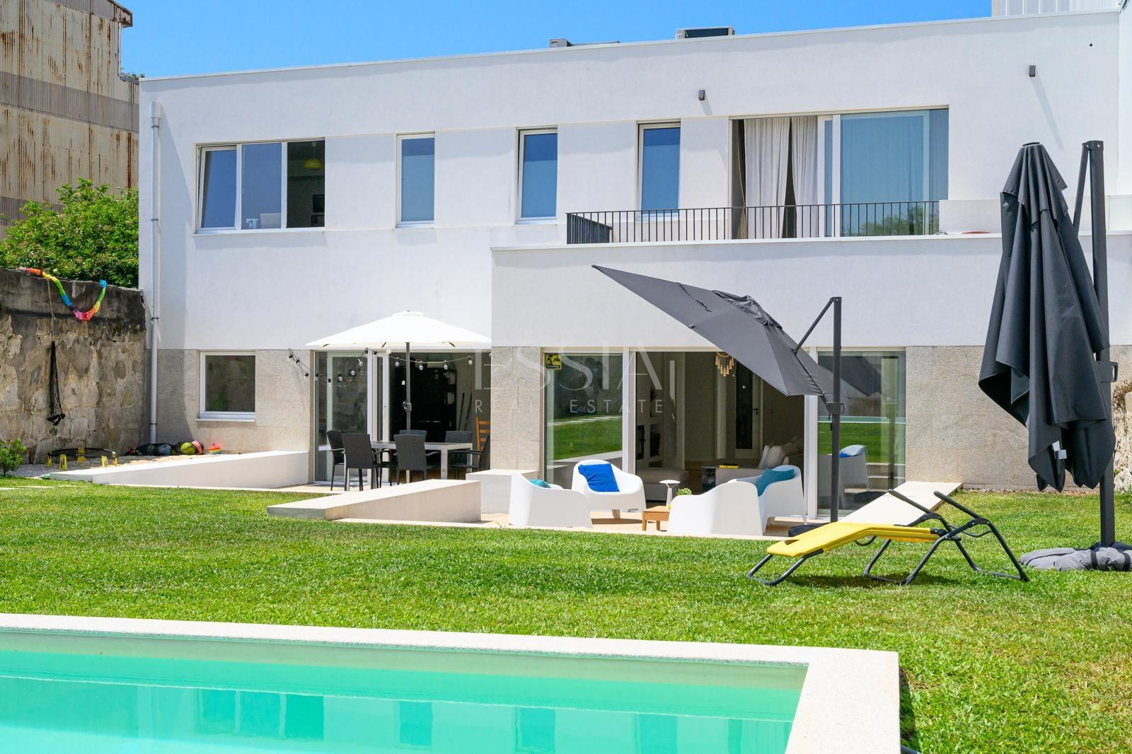 Moradia T4+1 com Jardim e Piscina perto do Parque da Cidade