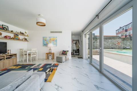 Moradia T4+1 com Jardim e Piscina perto do Parque da Cidade