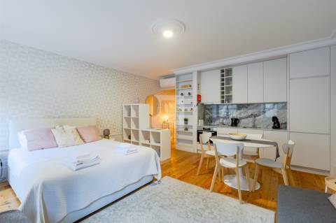 Apartamento T0 Mobilado no Palácio dos Príncipes em Cedofeita