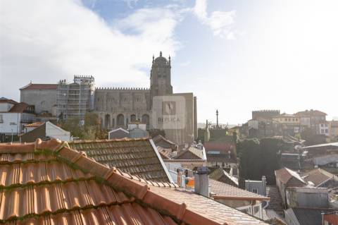 Prédio com Rentabilidade na Baixa do Porto, na Sé