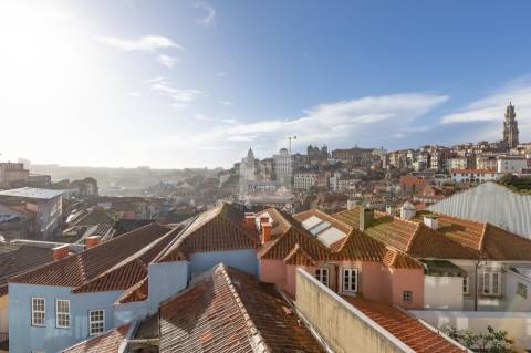 Prédio com Rentabilidade na Baixa do Porto, na Sé