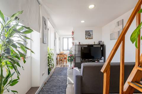 Prédio com Rentabilidade na Baixa do Porto, na Sé