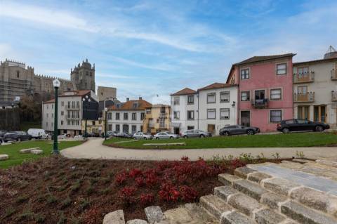 Prédio com Rentabilidade na Baixa do Porto, na Sé