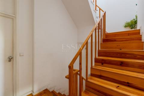 Prédio com Rentabilidade na Baixa do Porto, na Sé