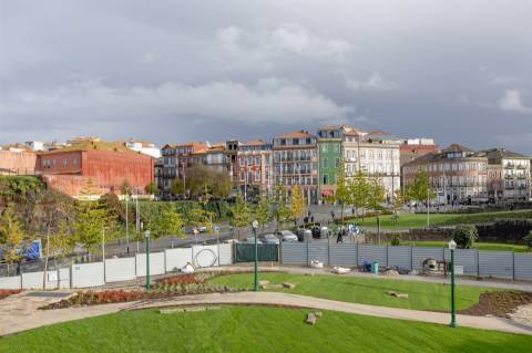 Prédio com Rentabilidade na Baixa do Porto, na Sé