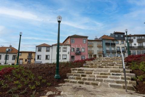Prédio com Rentabilidade na Baixa do Porto, na Sé