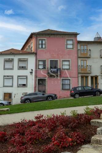 Prédio com Rentabilidade na Baixa do Porto, na Sé