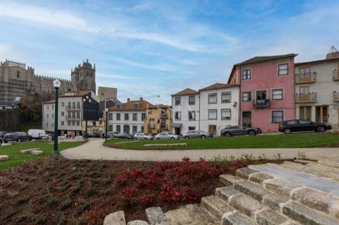 Prédio com Rentabilidade na Baixa do Porto, na Sé
