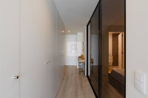 Apartamento T0+1 Mobilado para Arrendamento no Caulinos Residences