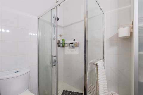 Prédio para Renovação junto à Avenida da Boavista