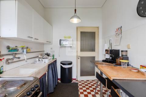 Prédio para Renovação junto à Avenida da Boavista