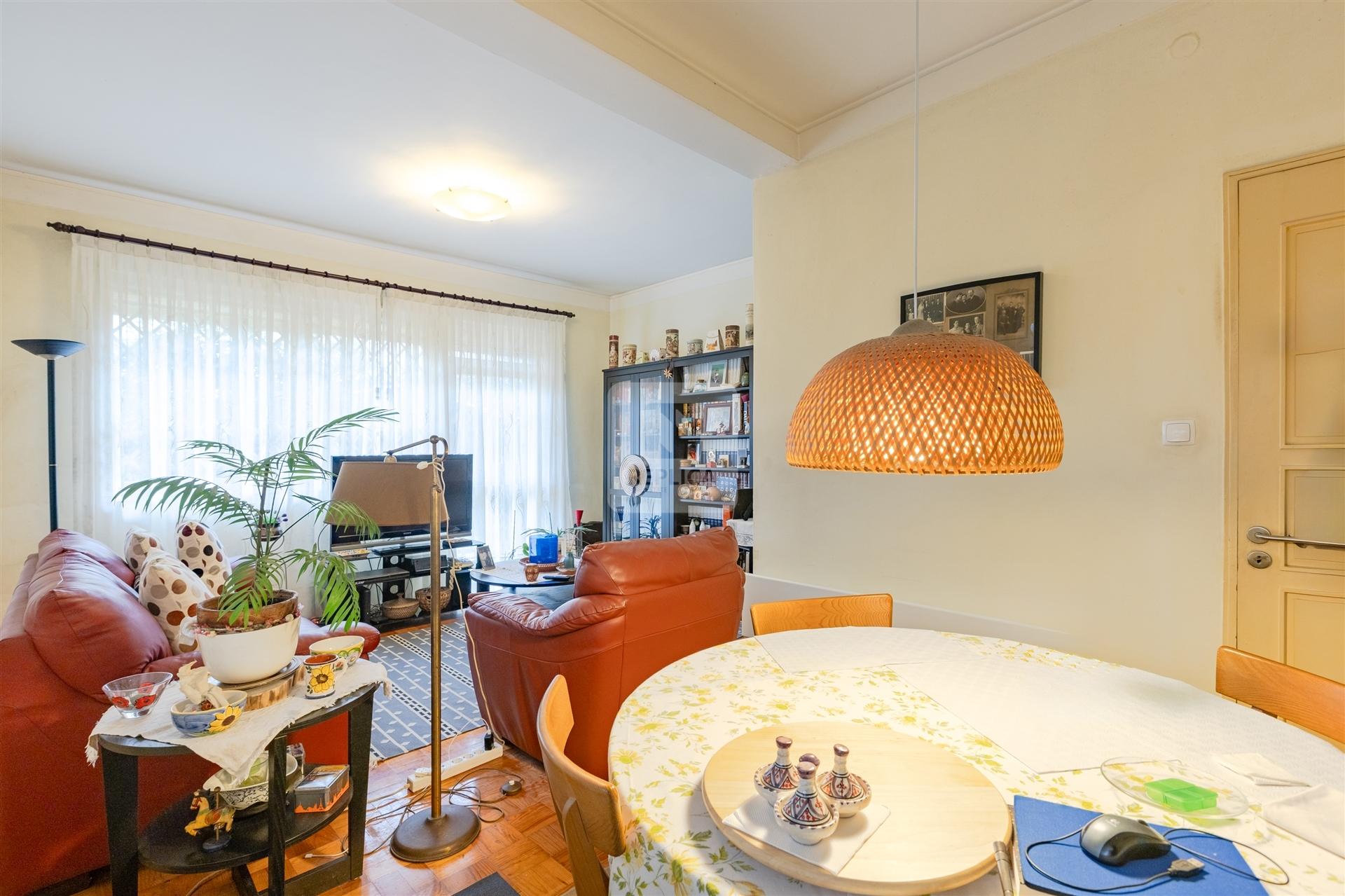 Prédio para Renovação junto à Avenida da Boavista