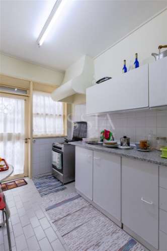 Prédio para Renovação junto à Avenida da Boavista