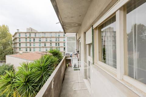 Prédio para Renovação junto à Avenida da Boavista