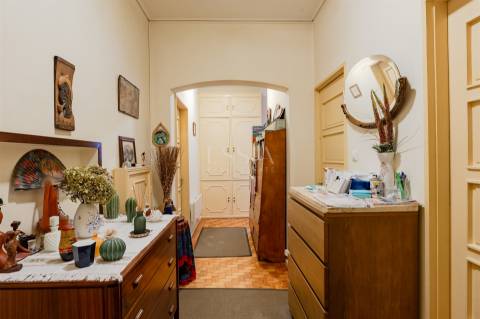 Prédio para Renovação junto à Avenida da Boavista