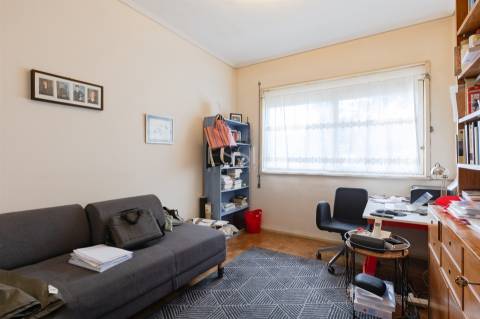 Prédio para Renovação junto à Avenida da Boavista