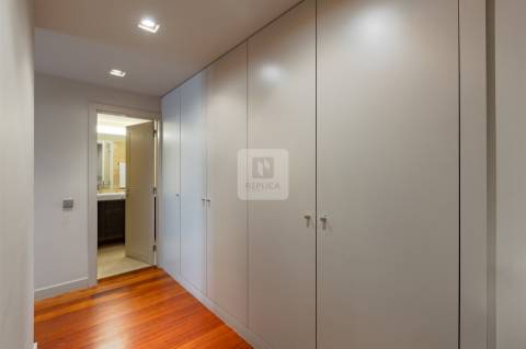 Apartamento T4 Duplex em Condomínio Fechado na Foz do Douro