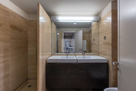 Apartamento T4 Duplex em Condomínio Fechado na Foz do Douro