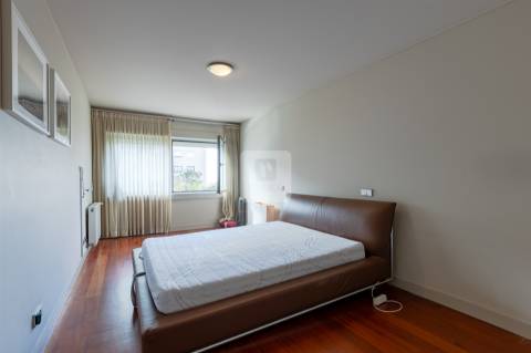 Apartamento T4 Duplex em Condomínio Fechado na Foz do Douro