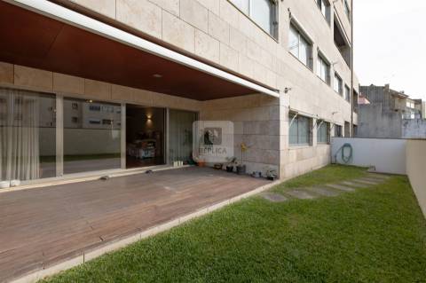 Apartamento T4 Duplex em Condomínio Fechado na Foz do Douro