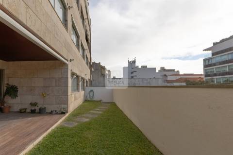 Apartamento T4 Duplex em Condomínio Fechado na Foz do Douro