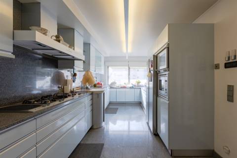 Apartamento T4 Duplex em Condomínio Fechado na Foz do Douro