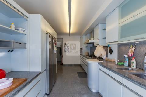 Apartamento T4 Duplex em Condomínio Fechado na Foz do Douro