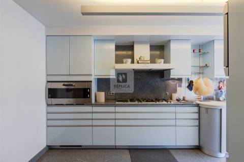 Apartamento T4 Duplex em Condomínio Fechado na Foz do Douro