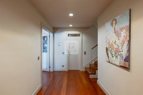 Apartamento T4 Duplex em Condomínio Fechado na Foz do Douro