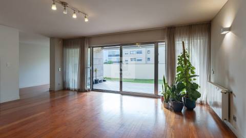 Apartamento T4 Duplex em Condomínio Fechado na Foz do Douro