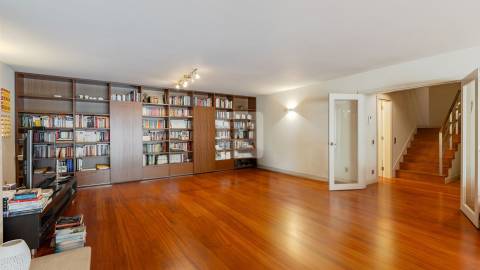 Apartamento T4 Duplex em Condomínio Fechado na Foz do Douro