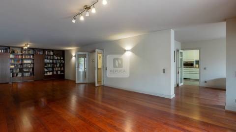 Apartamento T4 Duplex em Condomínio Fechado na Foz do Douro