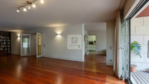 Apartamento T4 Duplex em Condomínio Fechado na Foz do Douro