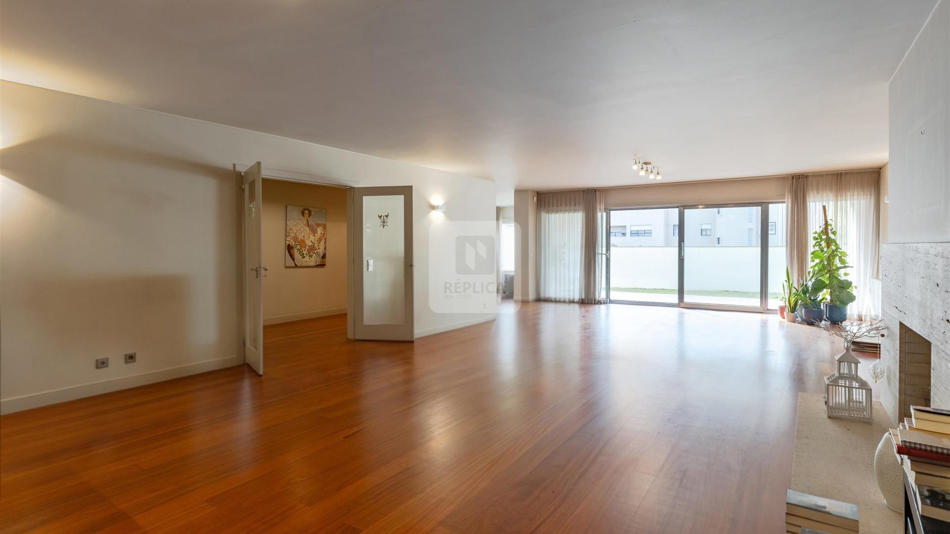 Apartamento T4 Duplex em Condomínio Fechado na Foz do Douro