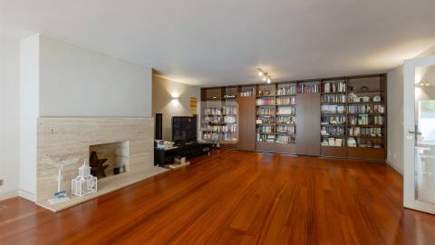 Apartamento T4 Duplex em Condomínio Fechado na Foz do Douro