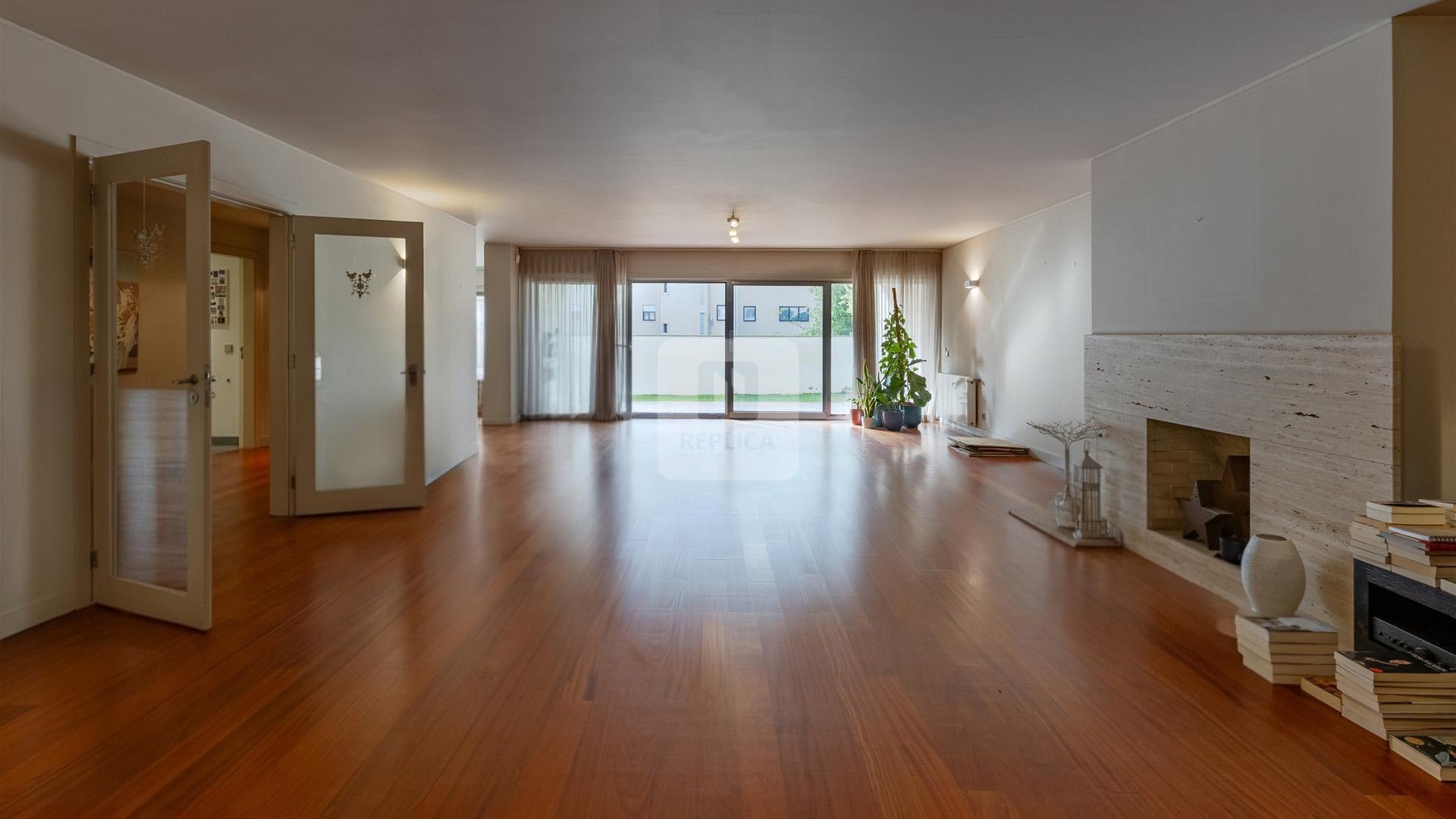 Apartamento T4 Duplex em Condomínio Fechado na Foz do Douro