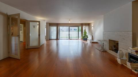 Apartamento T4 Duplex em Condomínio Fechado na Foz do Douro