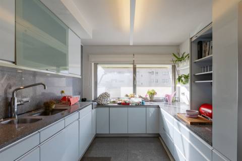 Apartamento T4 Duplex em Condomínio Fechado na Foz do Douro