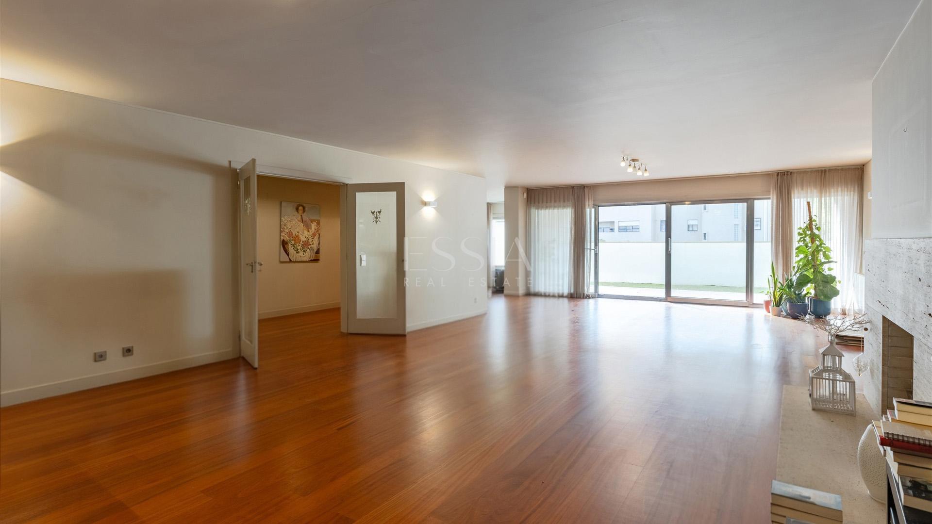 Apartamento T4 Duplex em Condomínio Fechado na Foz do Douro