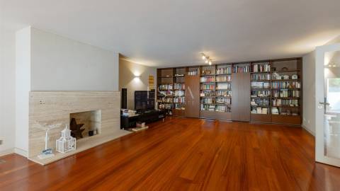 Apartamento T4 Duplex em Condomínio Fechado na Foz do Douro