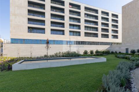 T2 com Varanda em Condomínio com Piscina em Canidelo