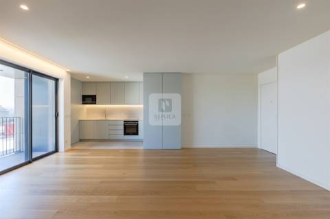 T2 com Varanda em Condomínio com Piscina em Canidelo