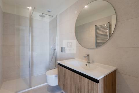 T2 com Varanda em Condomínio com Piscina em Canidelo