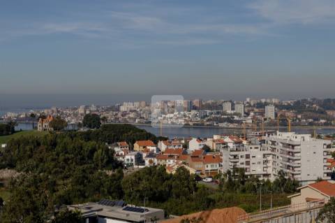 T2 com Varanda em Condomínio com Piscina em Canidelo